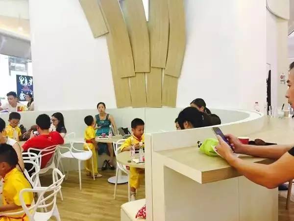 伙卖零食！第一家门店已经在杭州开业！不朽情缘游戏平台重磅！阿里和银泰合