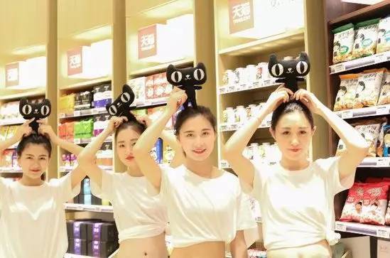 伙卖零食！第一家门店已经在杭州开业！不朽情缘游戏平台重磅！阿里和银泰合(图6)